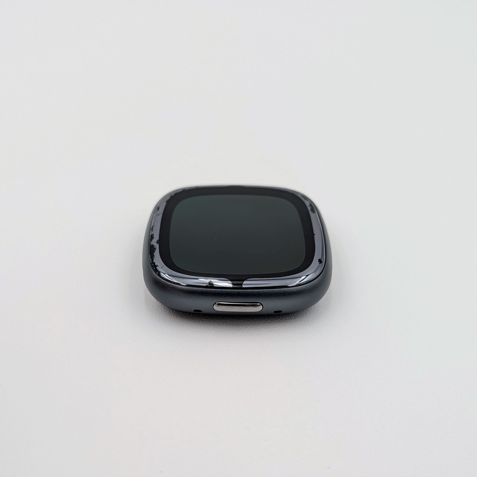 Fitbit Sense 2 Activity Tracker Smartwatch Graphite Watch ONLY Cracked Screen — photo 4