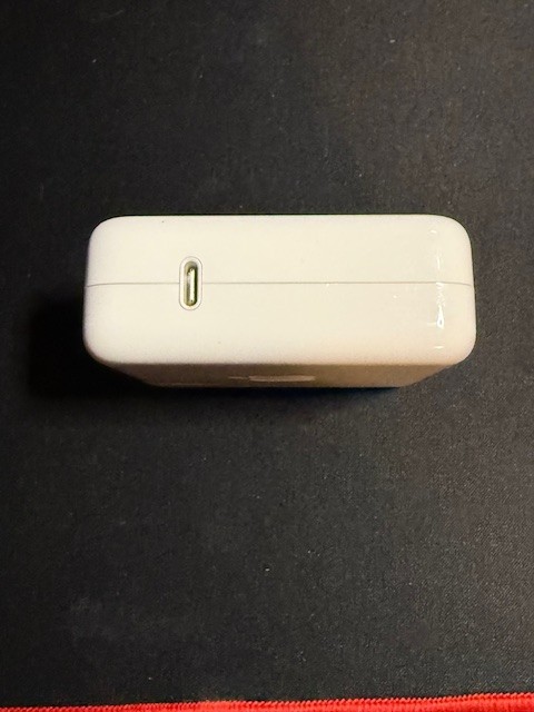 Genuine Apple 67W USB-C Charger A2518 For MacBook Pro/Air — photo 3
