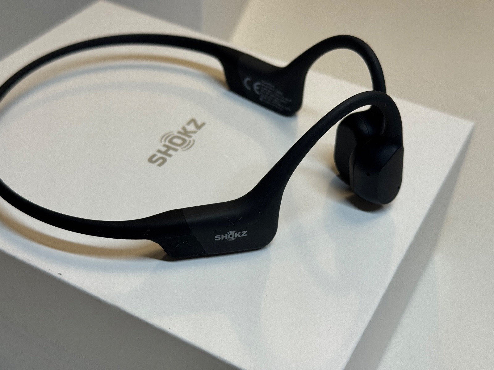 Shokz OpenRun Standard Size Bone Conduction Headphones  Black S803BK — photo 2