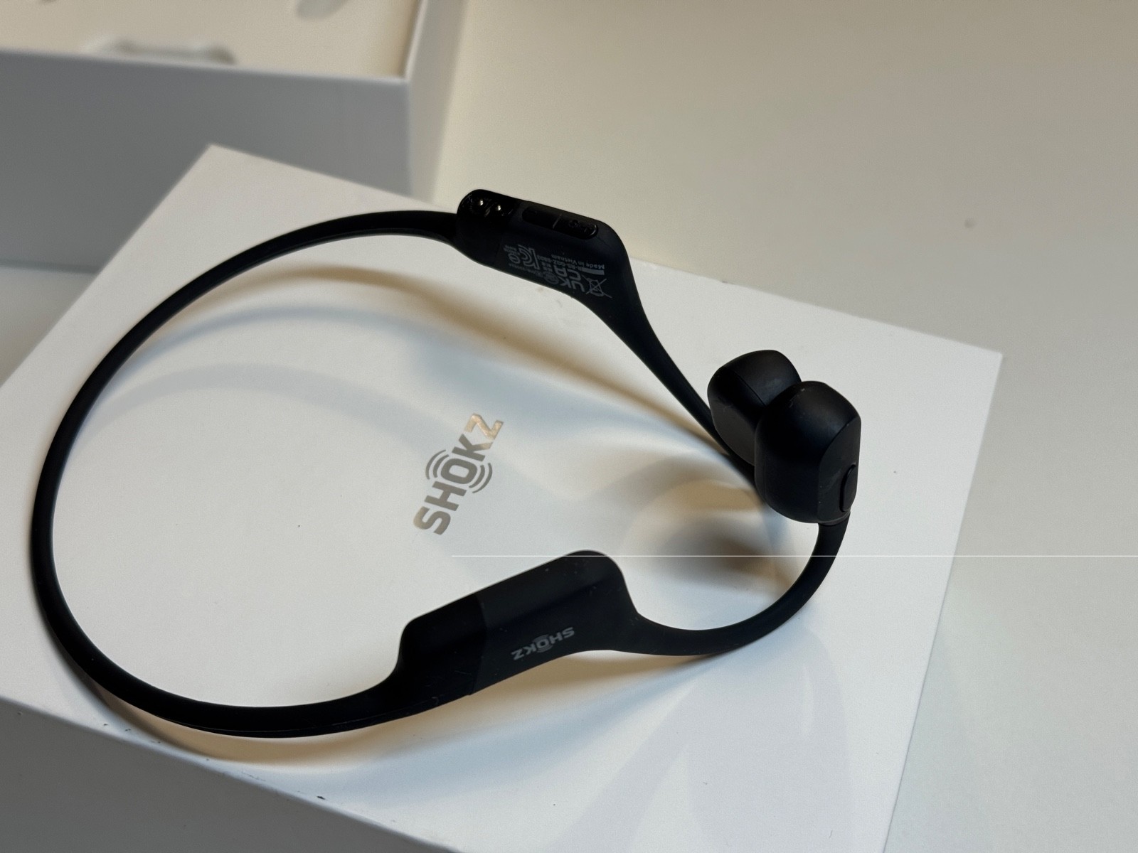 Shokz OpenRun Standard Size Bone Conduction Headphones  Black S803BK — photo 3