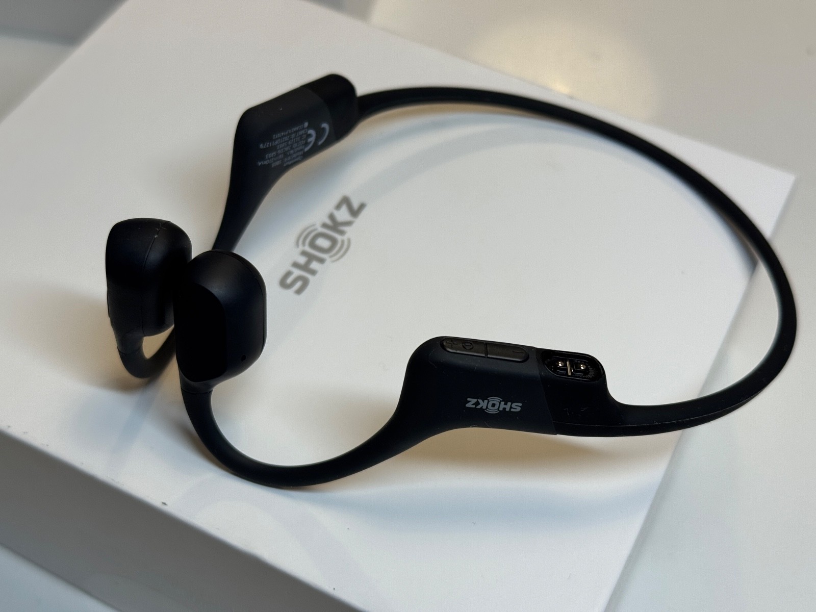 Shokz OpenRun Standard Size Bone Conduction Headphones  Black S803BK — photo 5