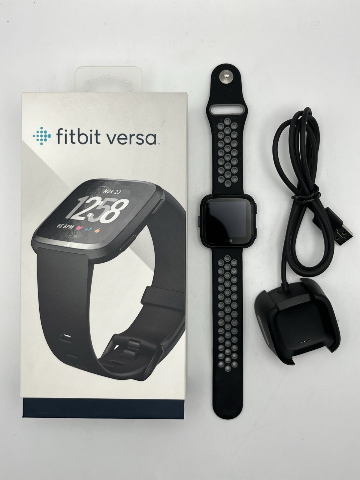 Fitbit Versa FB504 1st Gen Smartwatch Size Large