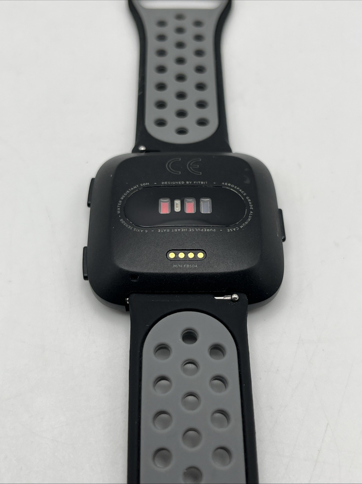 Fitbit Versa FB504 1st Gen Smartwatch Size Large — photo 4