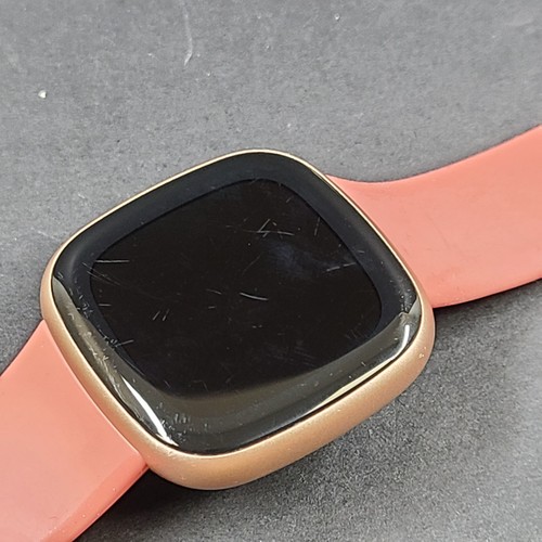 Fitbit Versa 1st GEN Fitness Activity Tracker Watch Rose Gold GRADE B — photo 3
