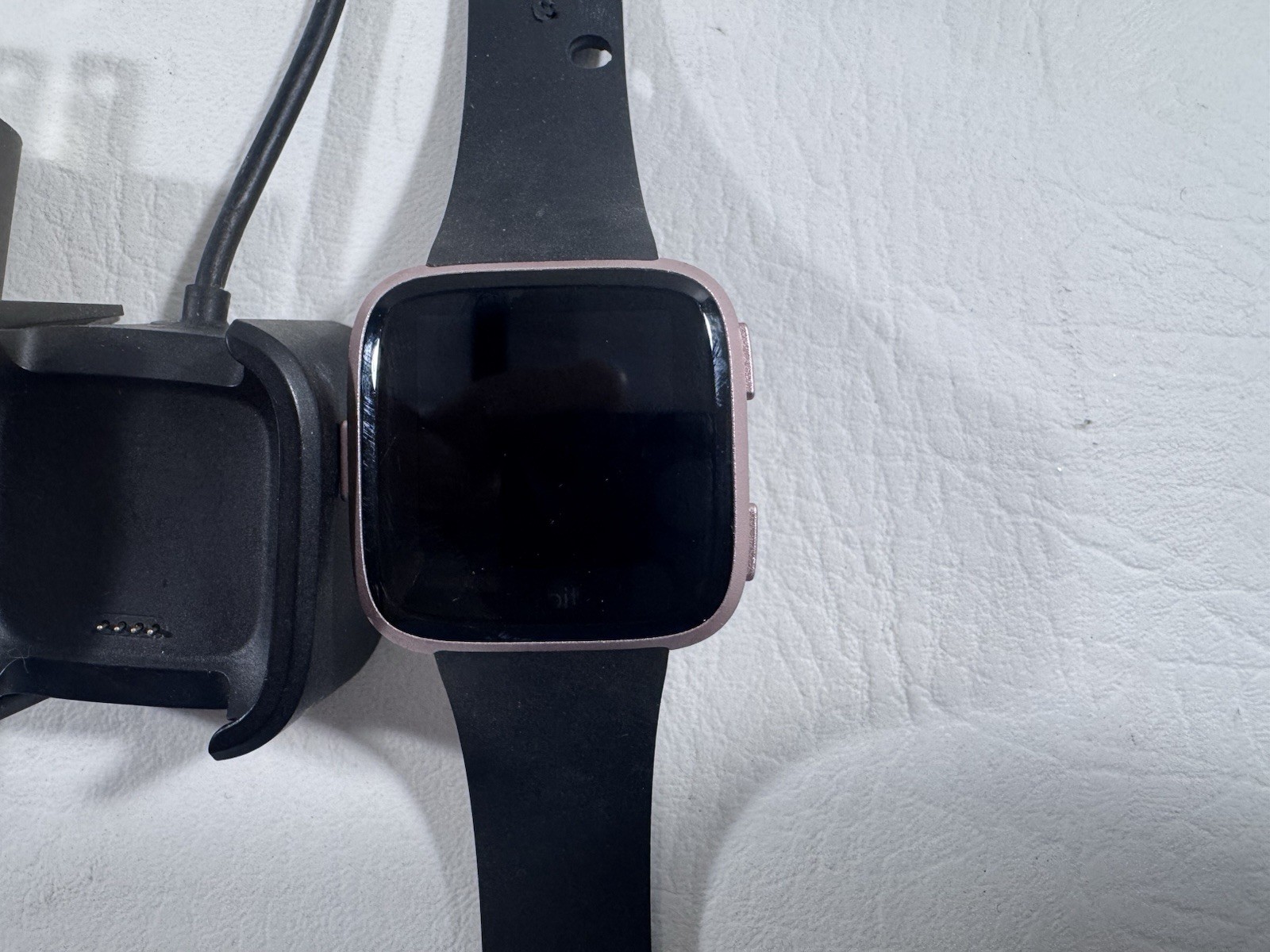 Fitbit Versa Fitness Smartwatch - Peach/Rose-Gold Aluminium FB504RGPK — photo 2
