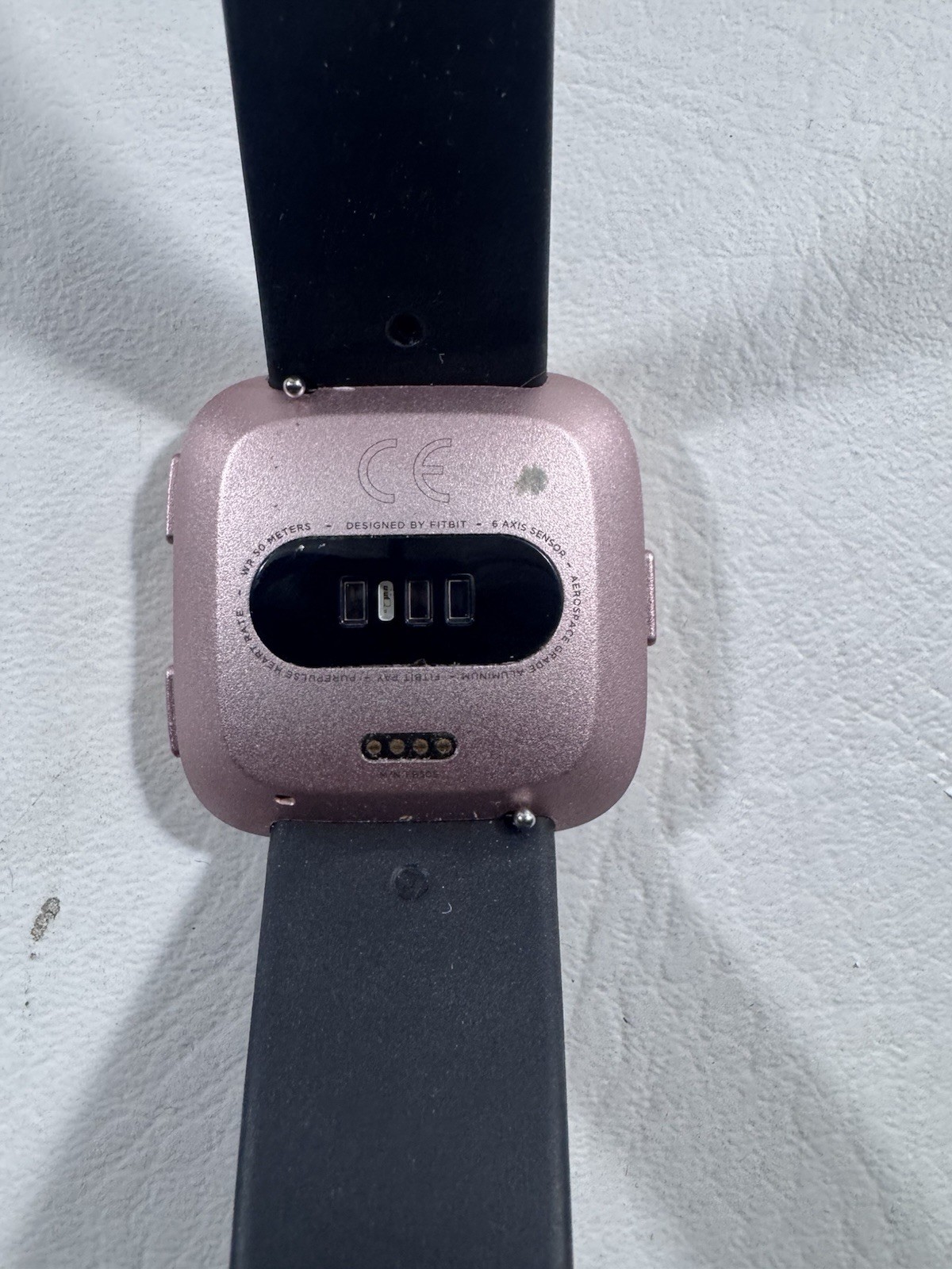Fitbit Versa Fitness Smartwatch - Peach/Rose-Gold Aluminium FB504RGPK — photo 3