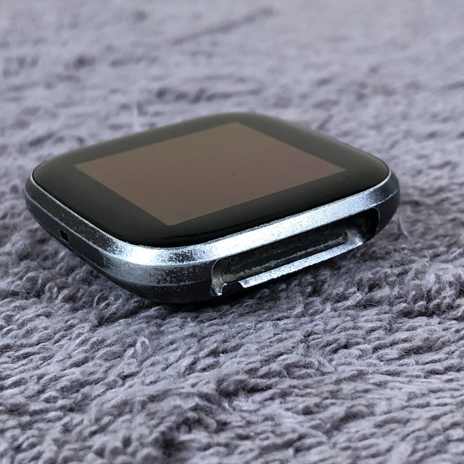 Fit Bit Unisex FB507 Aluminum Case Fitness Tracker 40mm Smart Watch No Band — photo 5